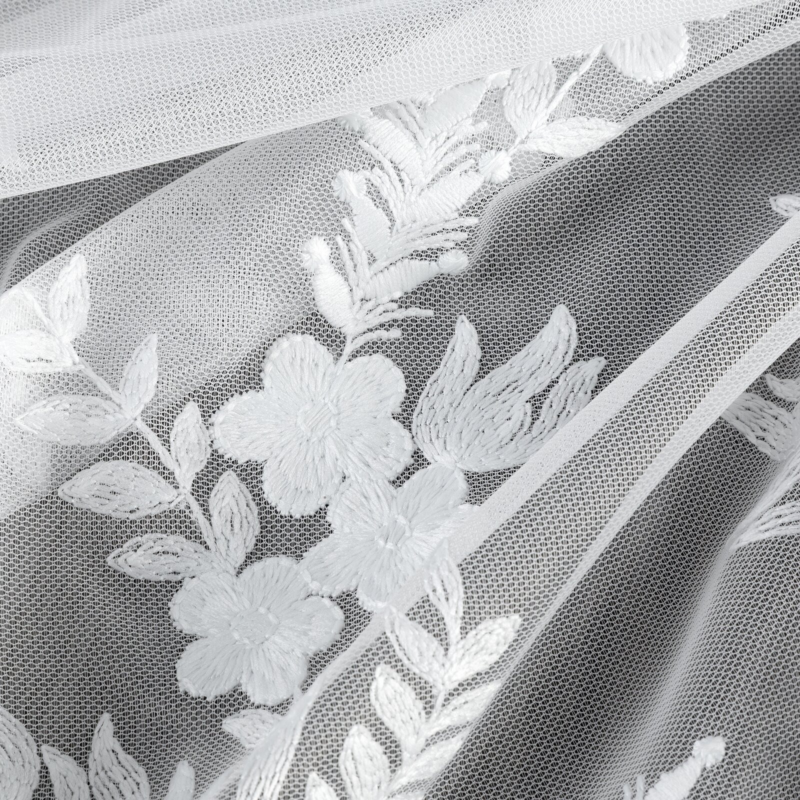 Hotová záclona TALINA bílá - na průchodkách