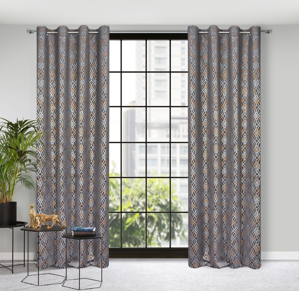 Hotový závěs ARETA ocelový - na průchodkách