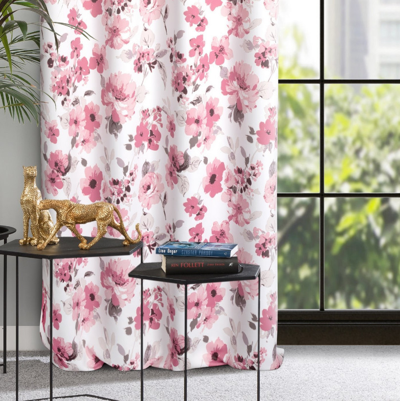 Hotový závěs CAREN růžový - na průchodkách