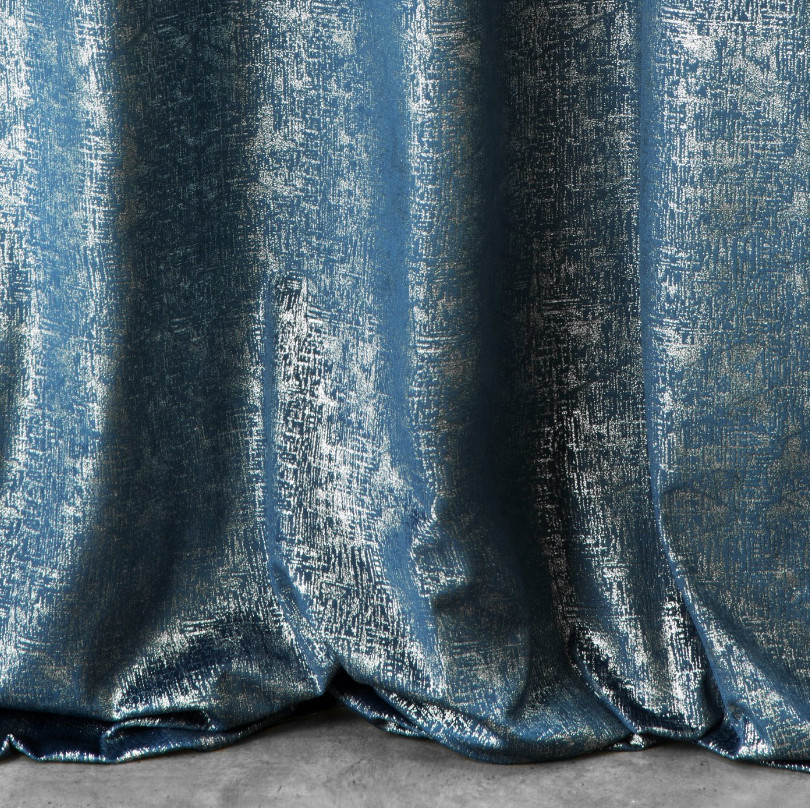 Hotový závěs KYPR stříbrný-granát - na pásce