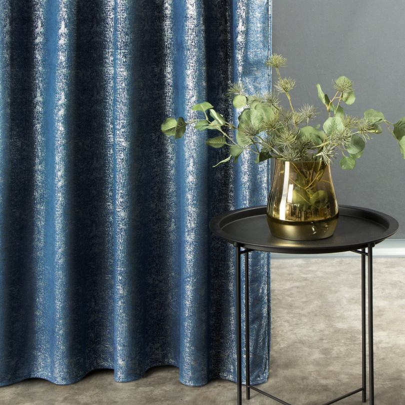 Hotový závěs KYPR stříbrný-granát - na pásce