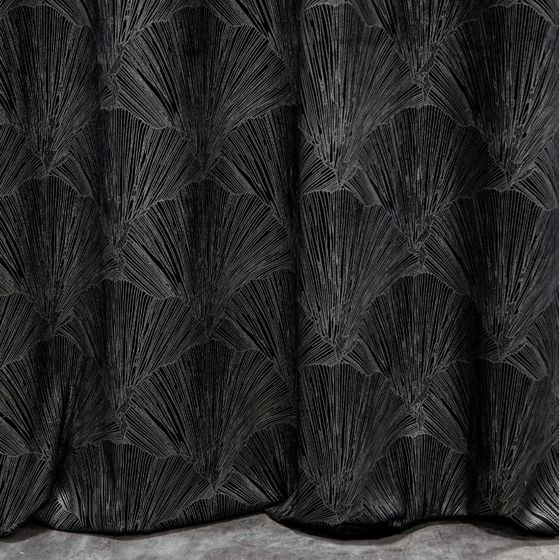 Hotový závěs GOJA černý - na průchodkách