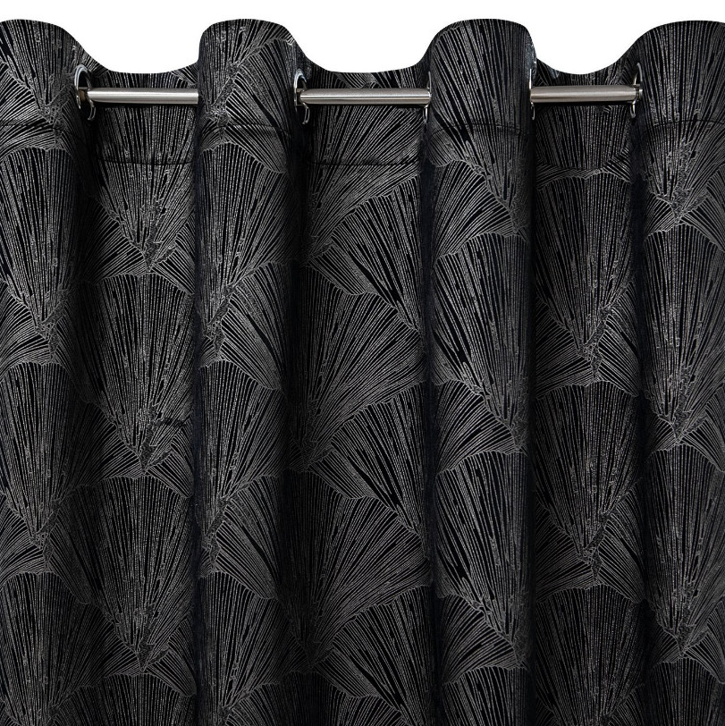 Hotový závěs GOJA černý - na průchodkách