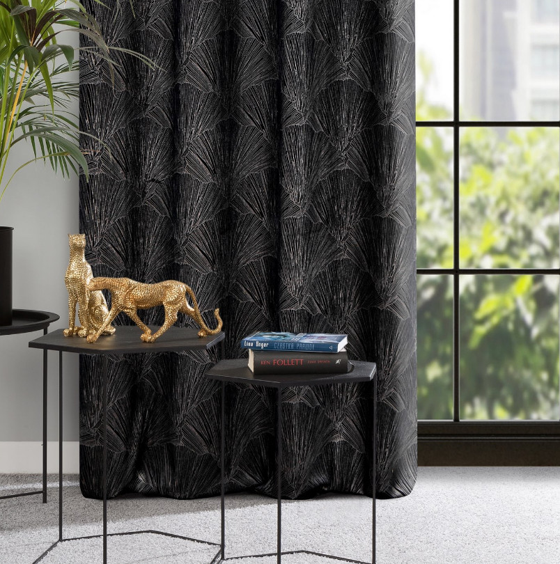 Hotový závěs GOJA černý - na průchodkách