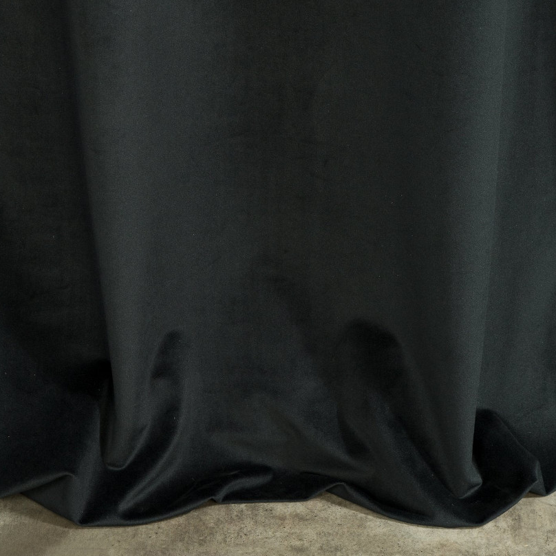 Hotový závěs JASPER černý - na průchodkách