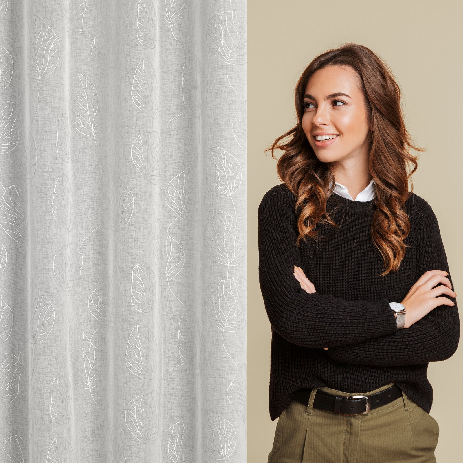 Hotový závěs LORI bílo-stříbrný - na průchodkách