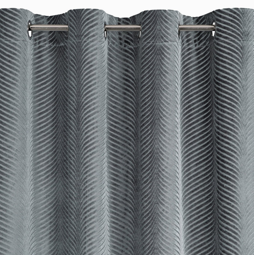 Hotový závěs LUSSI ocelový - na průchodkách