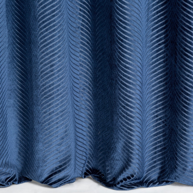 Hotový závěs LUSSI granátový - na průchodkách