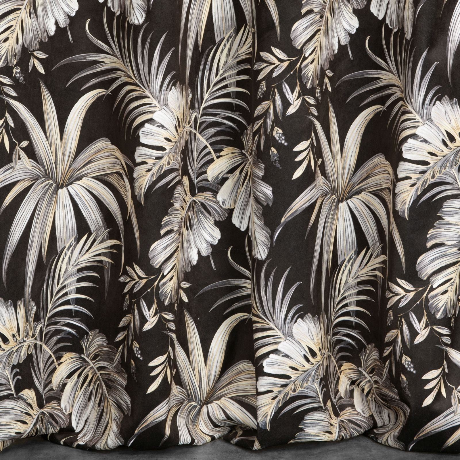 Hotový závěs MAGI černo-béžový - na průchodkách