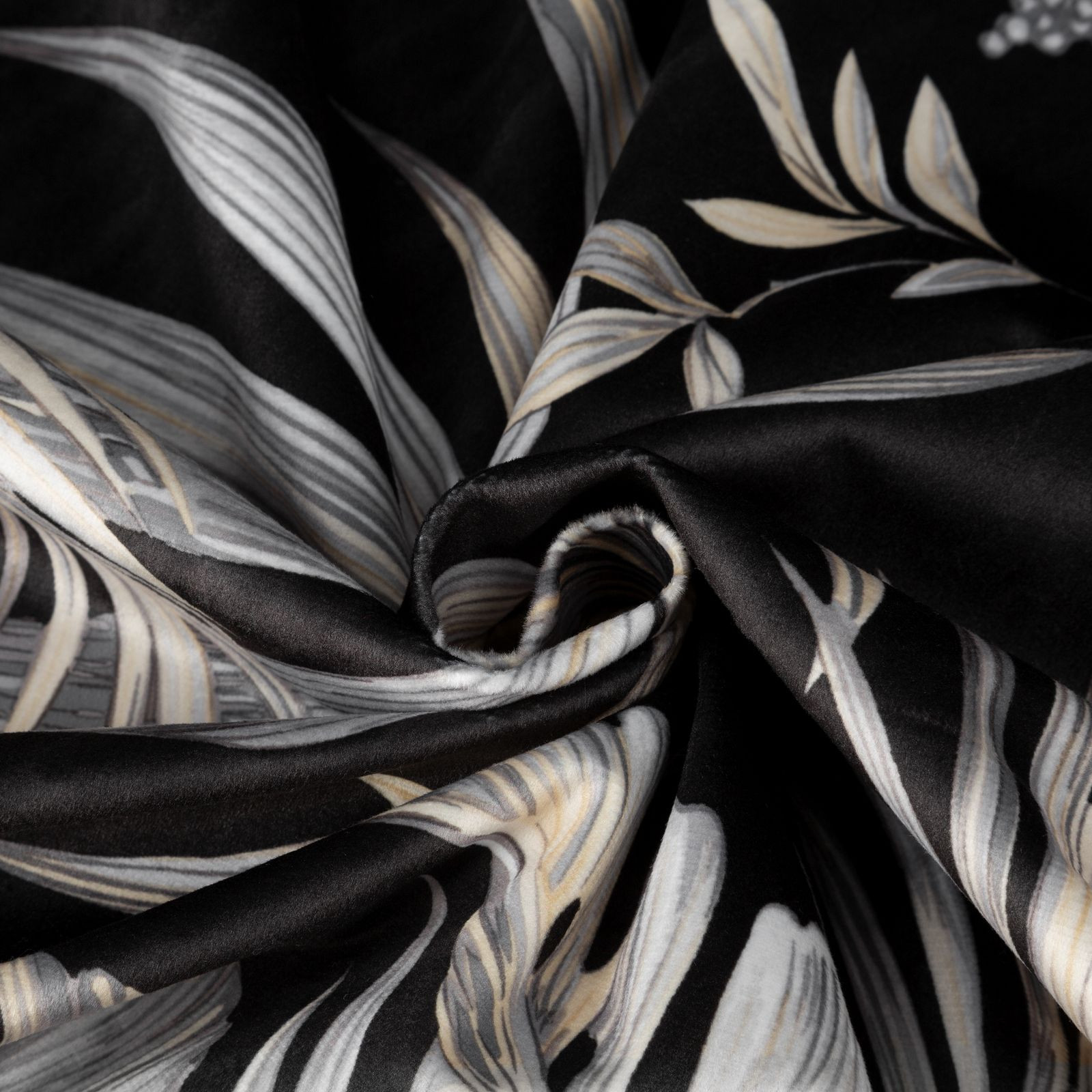 Hotový závěs MAGI černo-béžový - na průchodkách