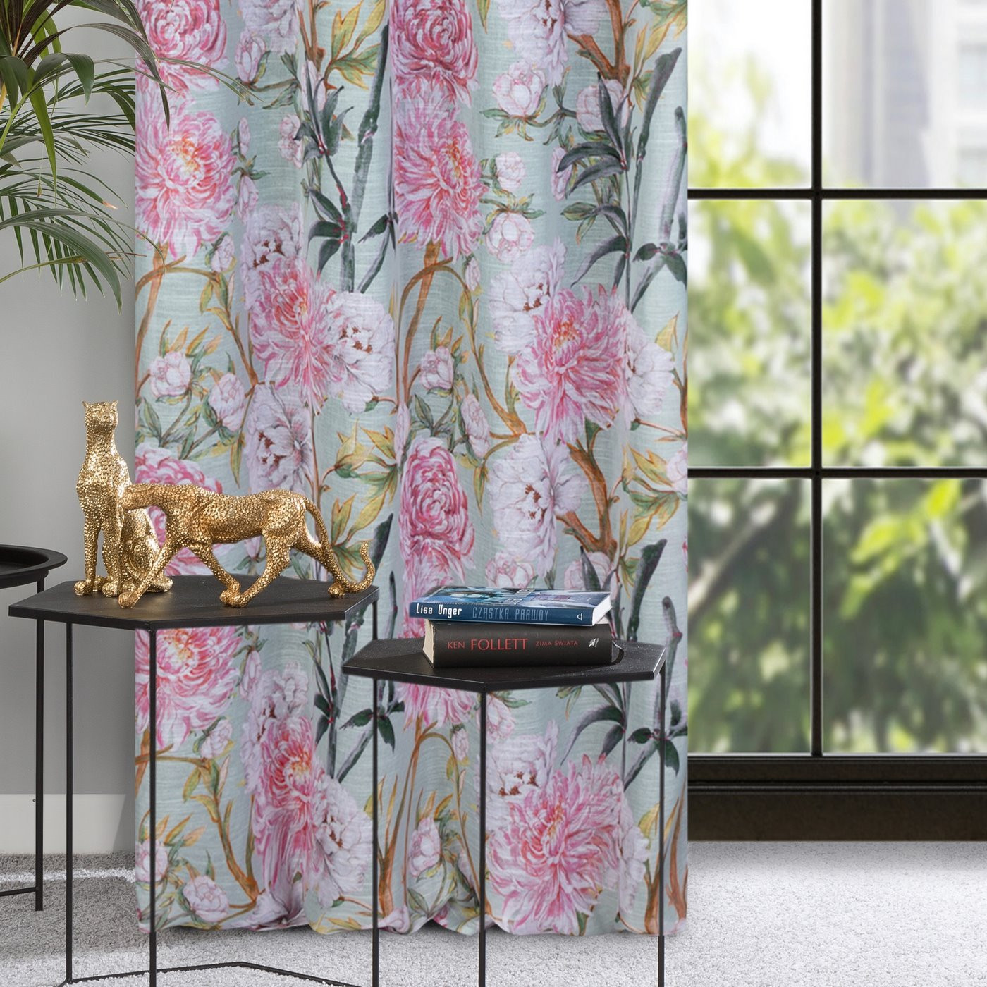 Hotový závěs NYDIA mátový / růžový - na průchodkách