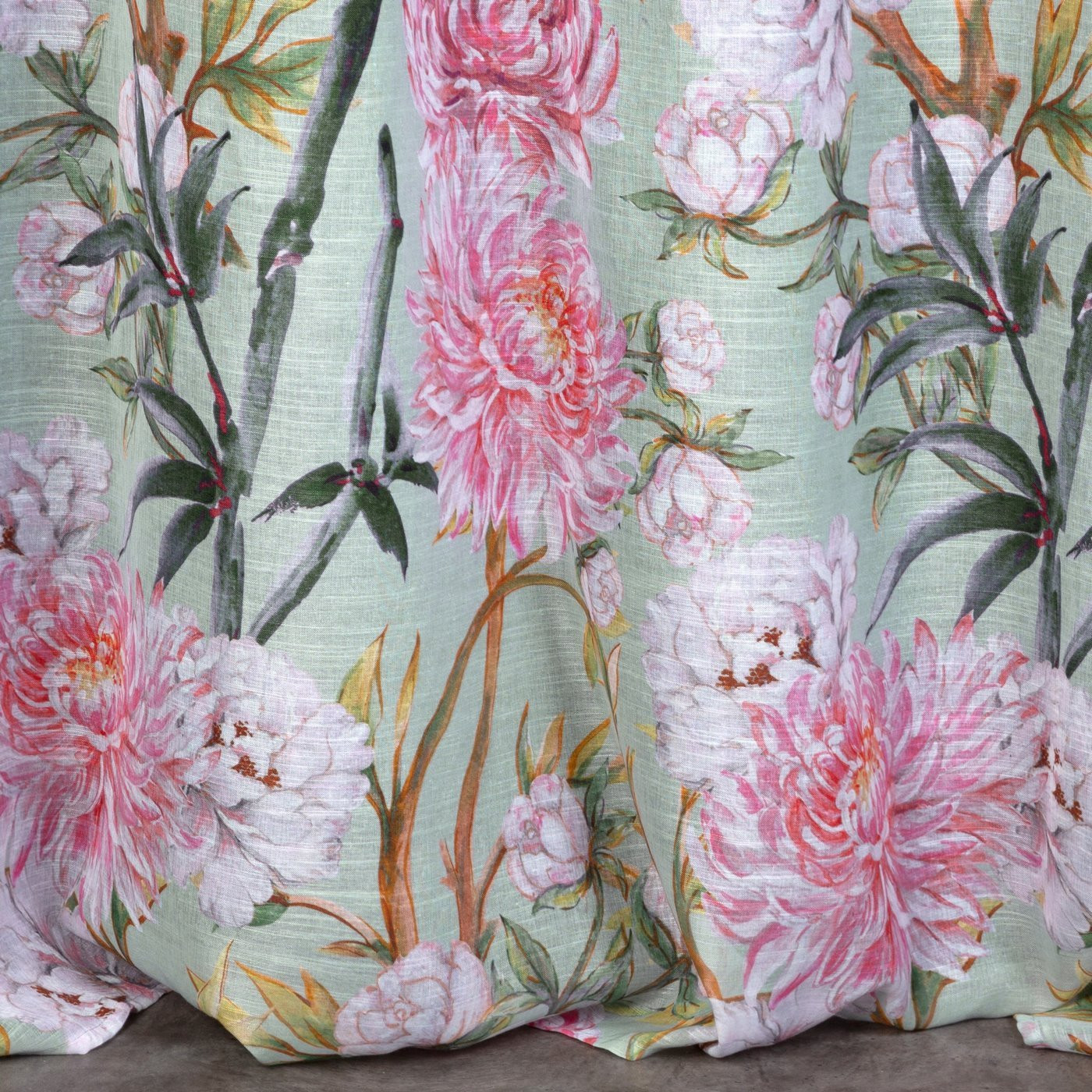 Hotový závěs NYDIA mátový / růžový - na průchodkách