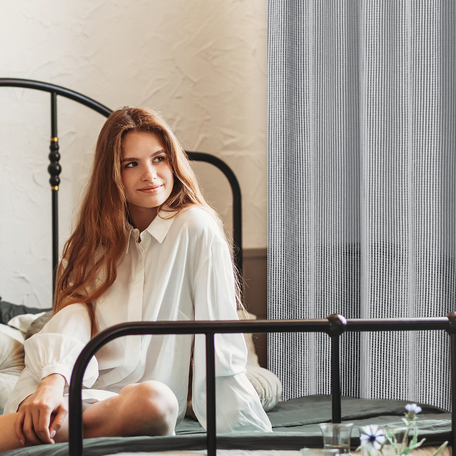 Hotový závěs REGINA stříbrný - na pásce