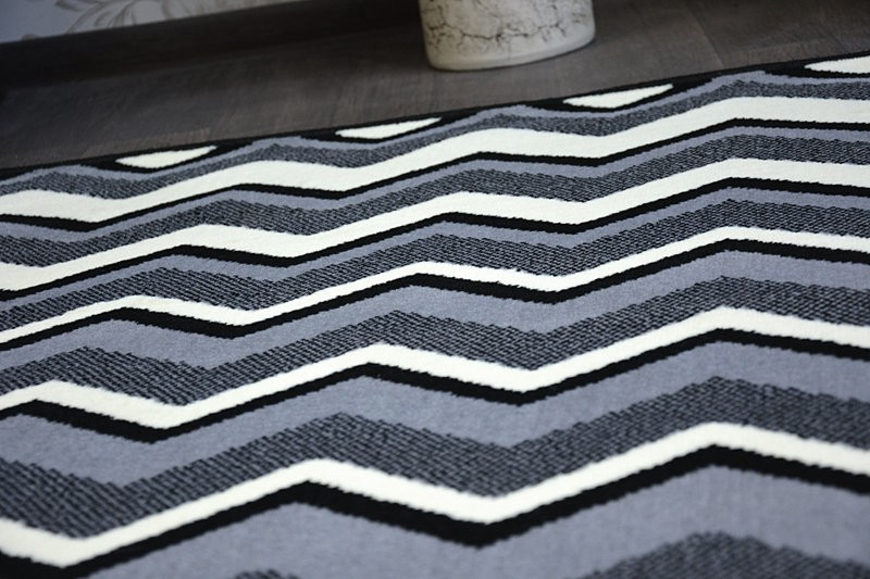 Koberec BCF BASE ZIGZAG 3812 ZYGZAK černý/šedý