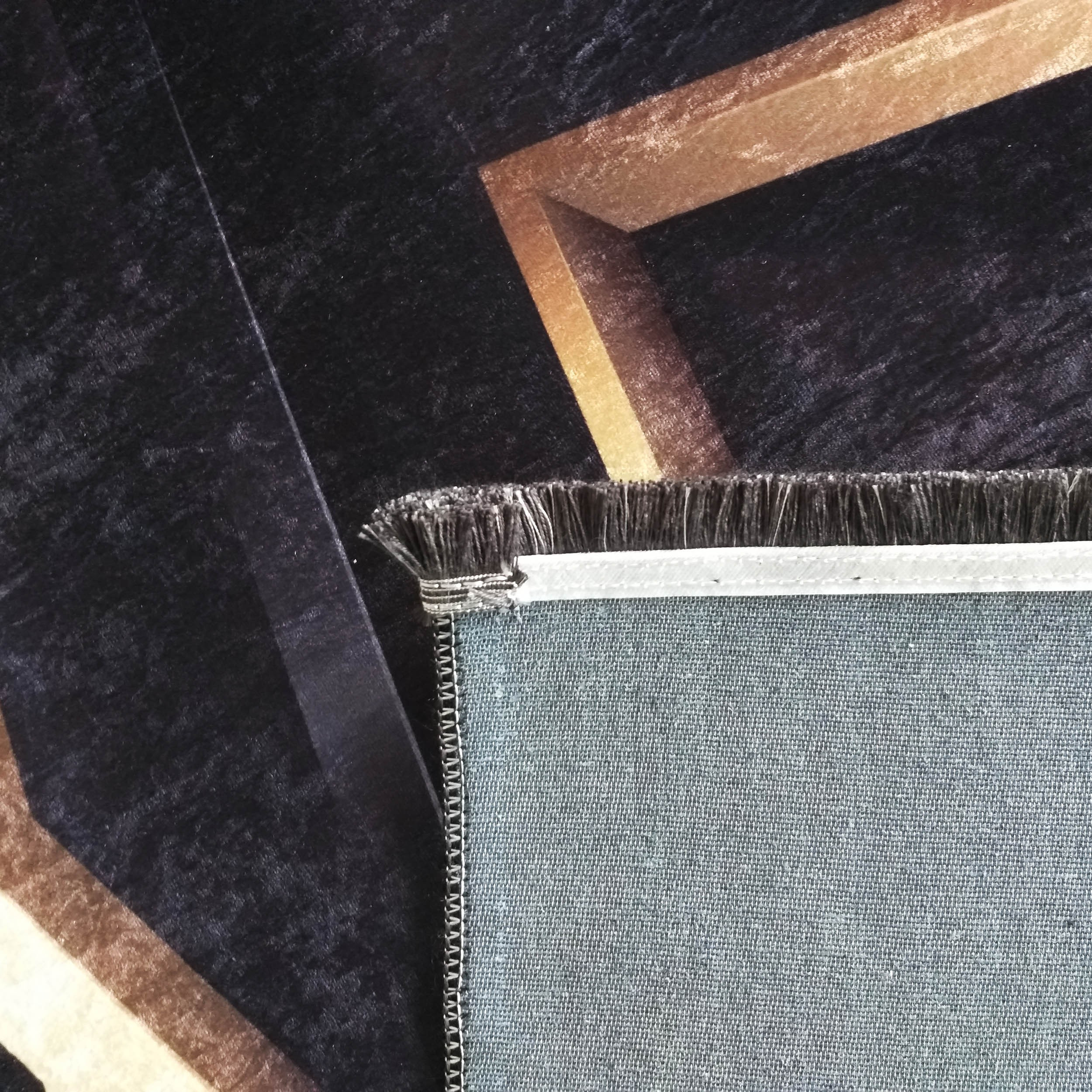 Koberec BLACK&GOLD 03