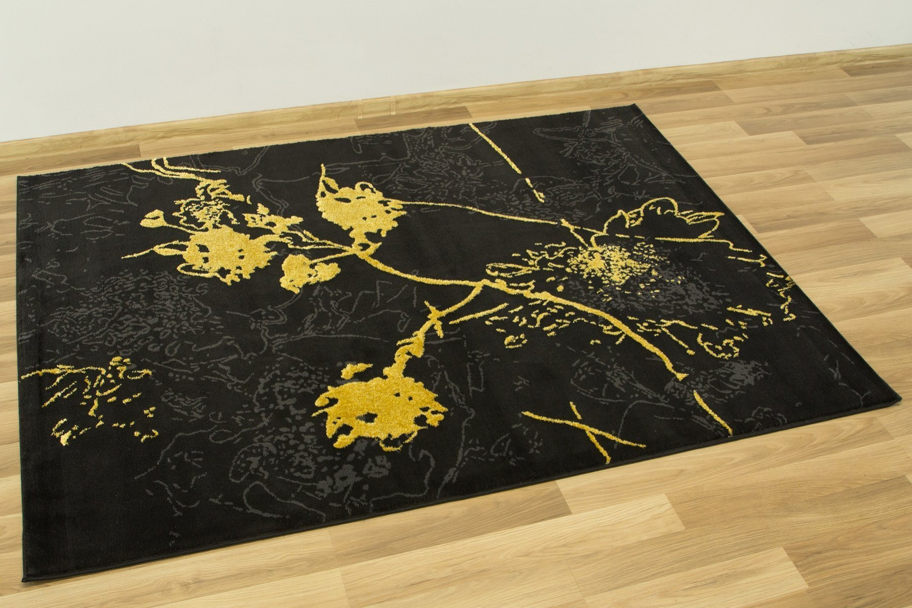 Koberec FESTIVAL 2743A Květy zlatý / černý