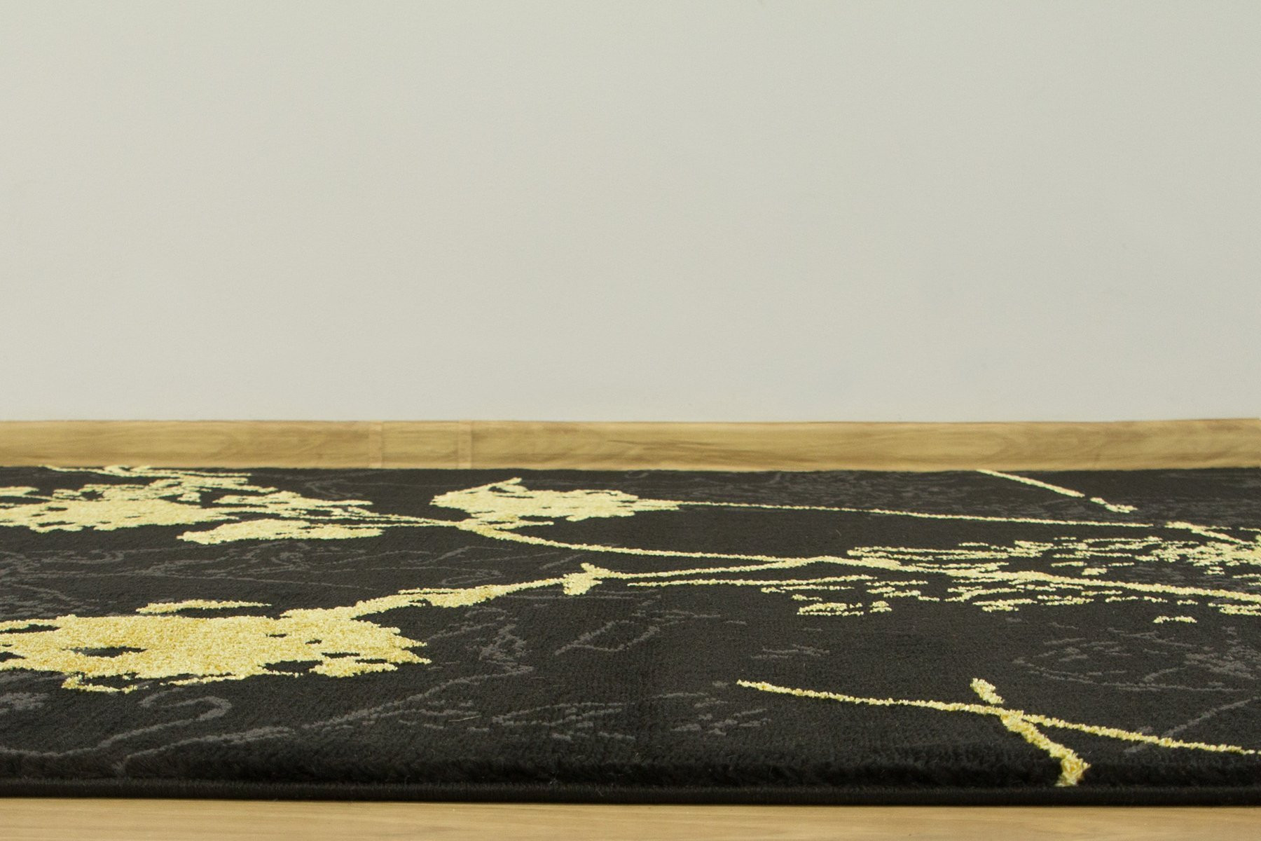 Koberec FESTIVAL 2743A Květy zlatý / černý