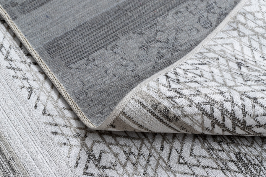 Koberec NOBIS 84245 stříbrný- ZYGZAG