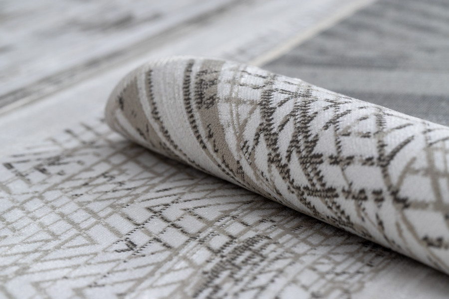 Koberec NOBIS 84245 stříbrný- ZYGZAG