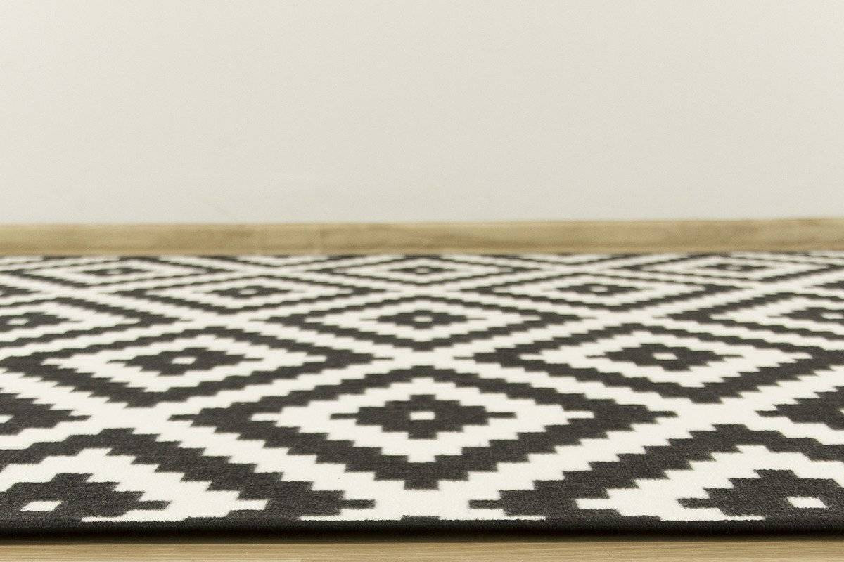 Koberec Romby černý