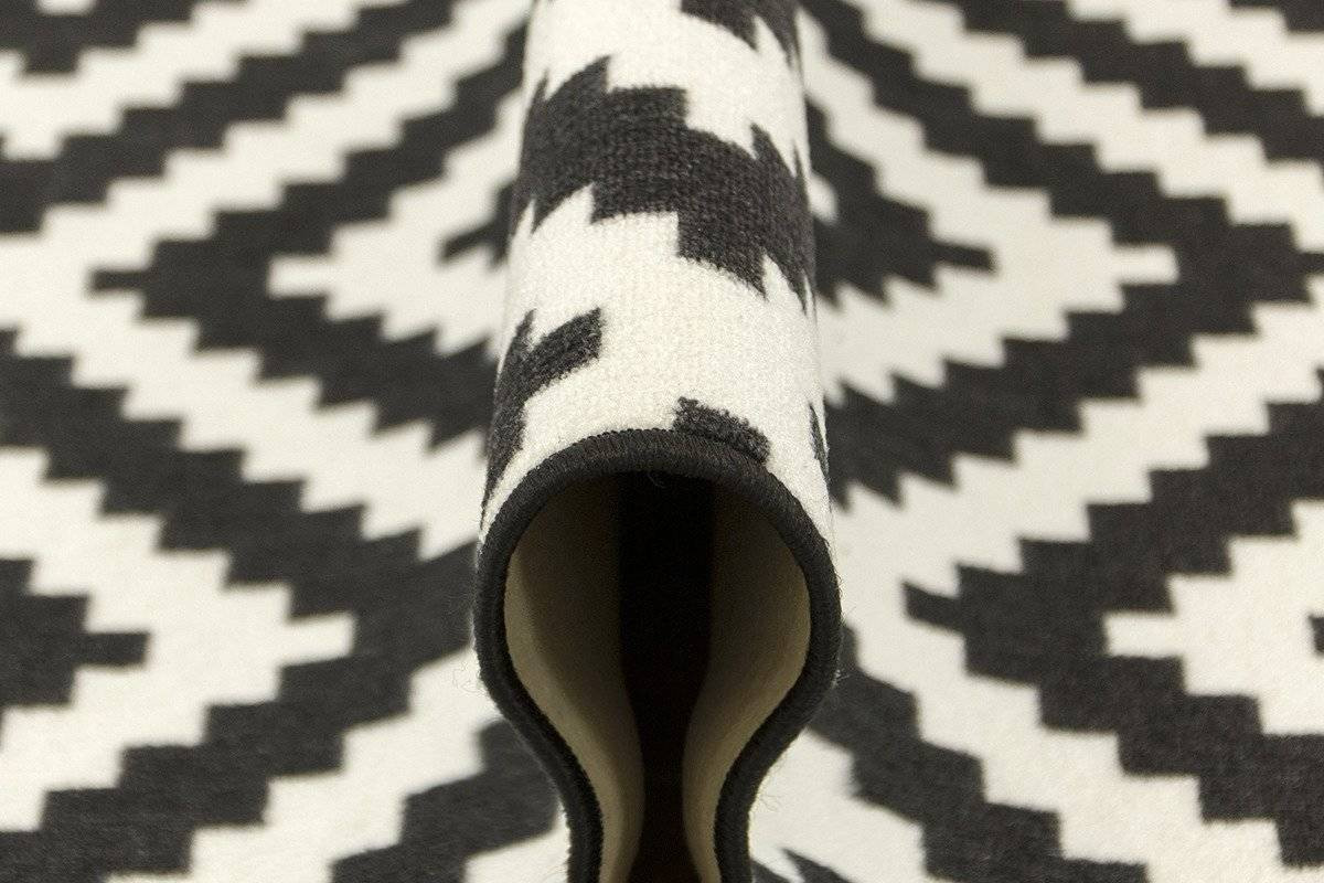 Koberec Romby černý