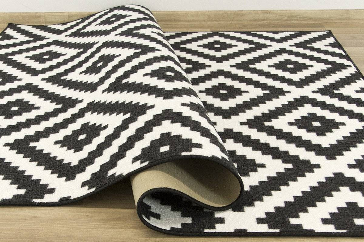 Koberec Romby černý