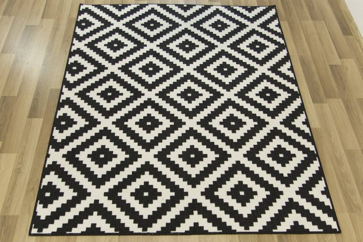 Koberec Romby černý