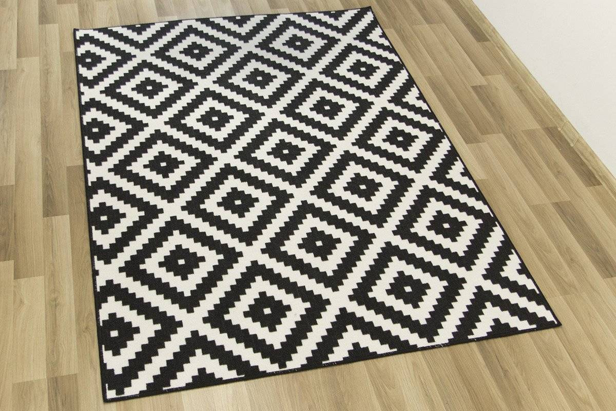 Koberec Romby černý