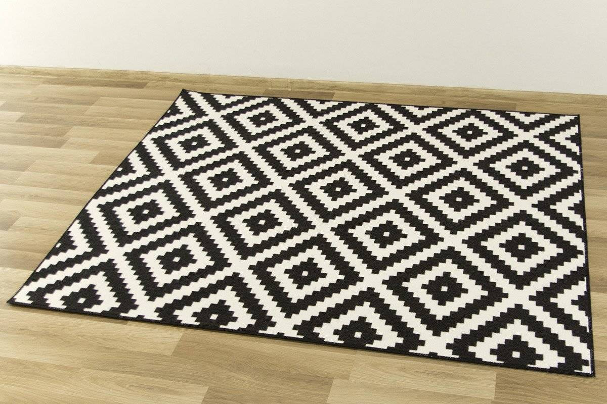 Koberec Romby černý