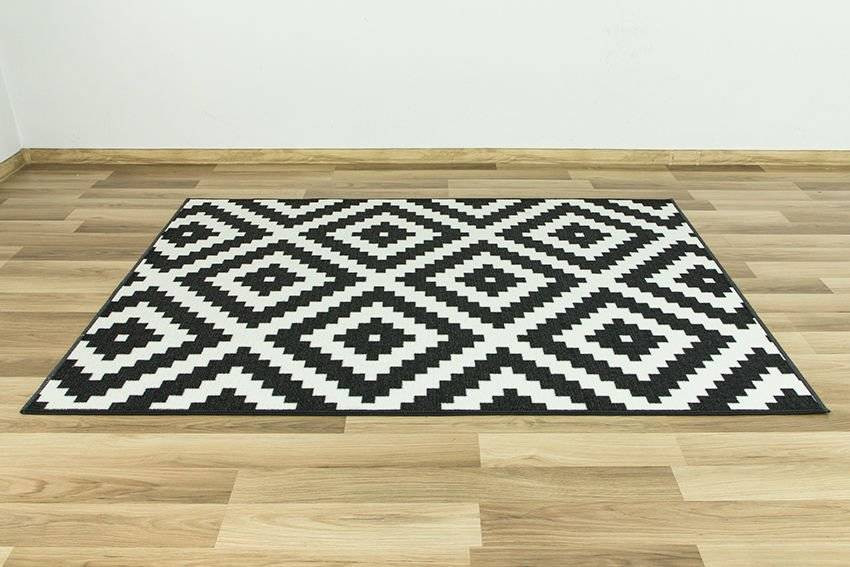 Protiskluzový koberec Romby černý