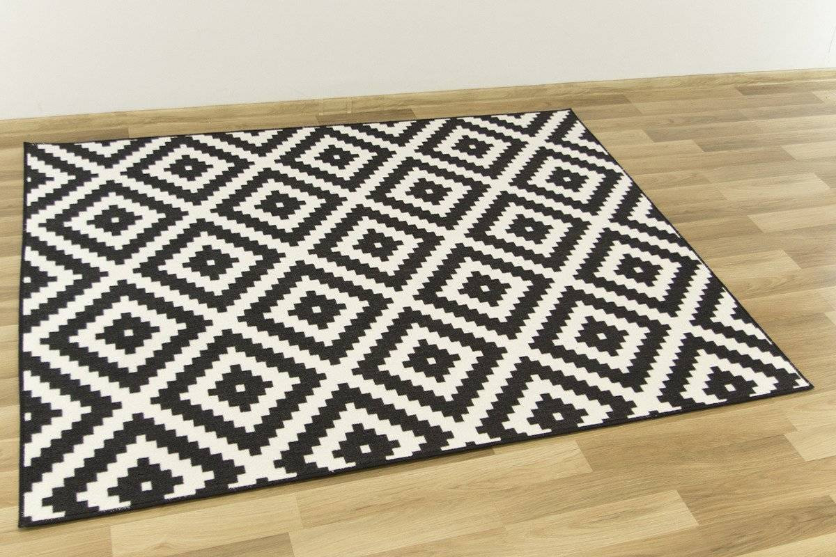 Koberec Romby černý