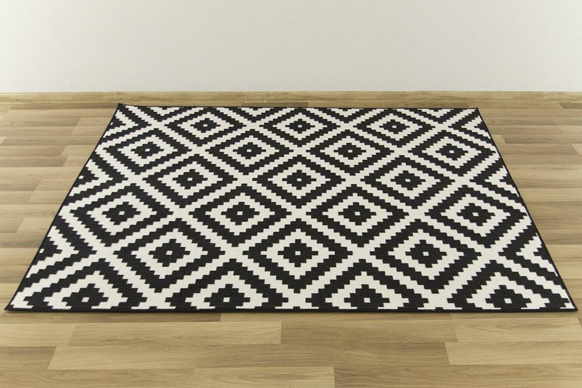 Koberec Romby černý