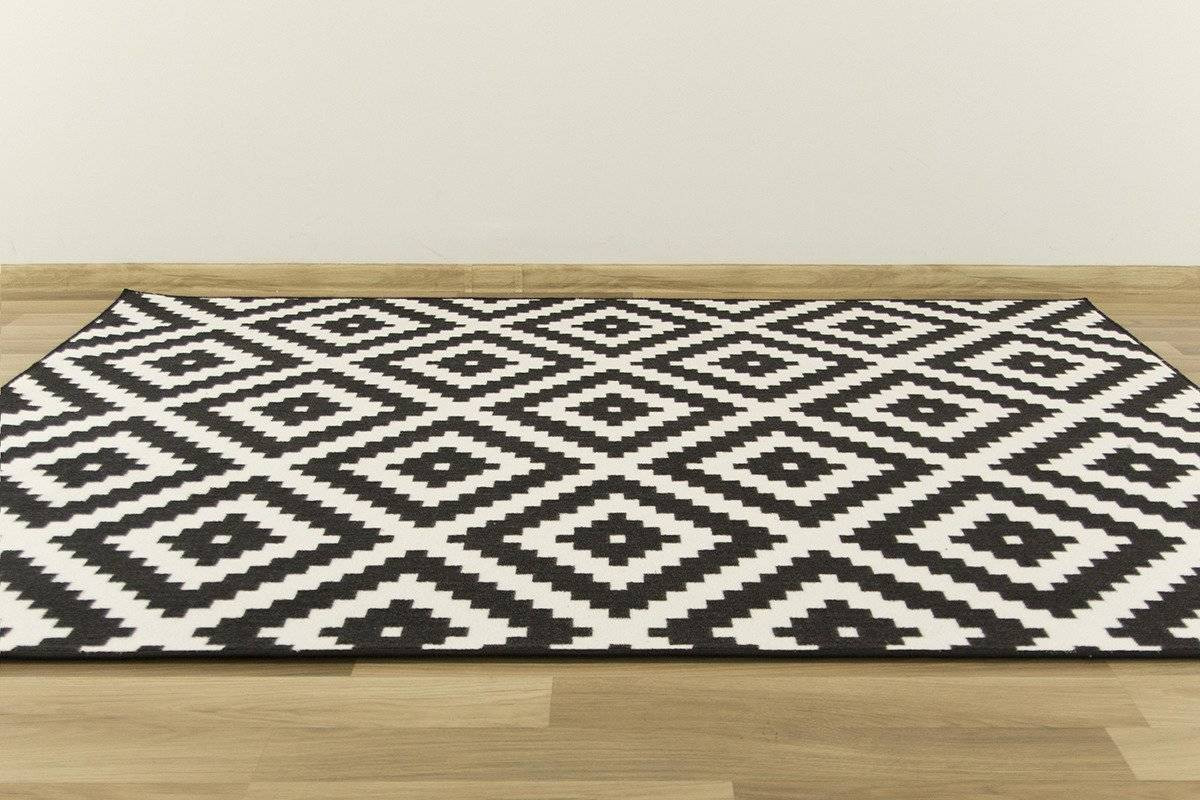 Koberec Romby černý