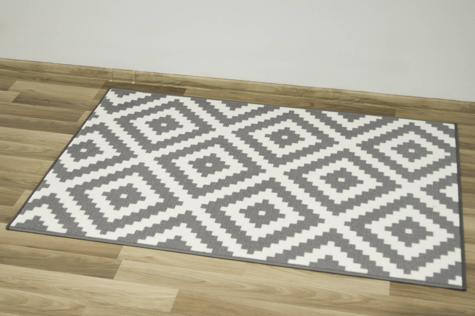 Koberec Romby šedý