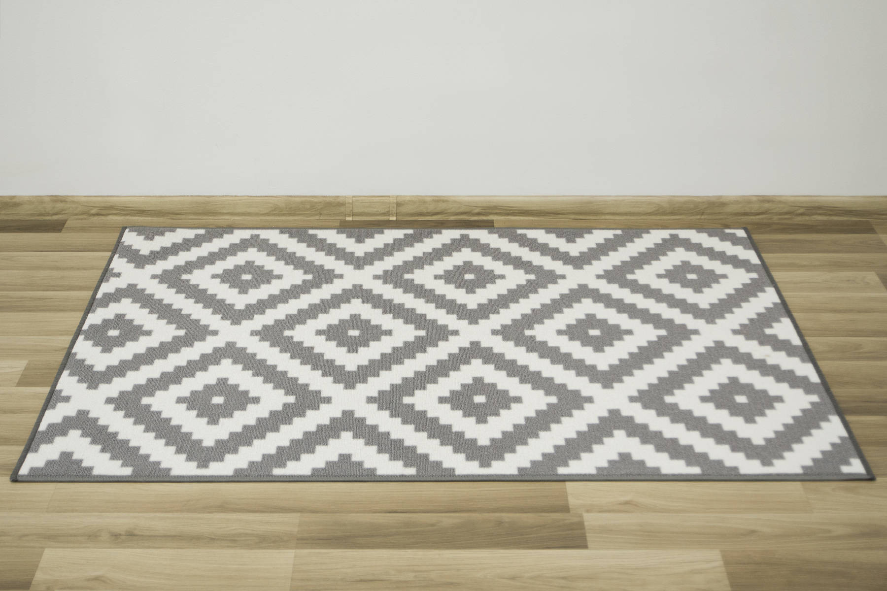 Koberec Romby šedý