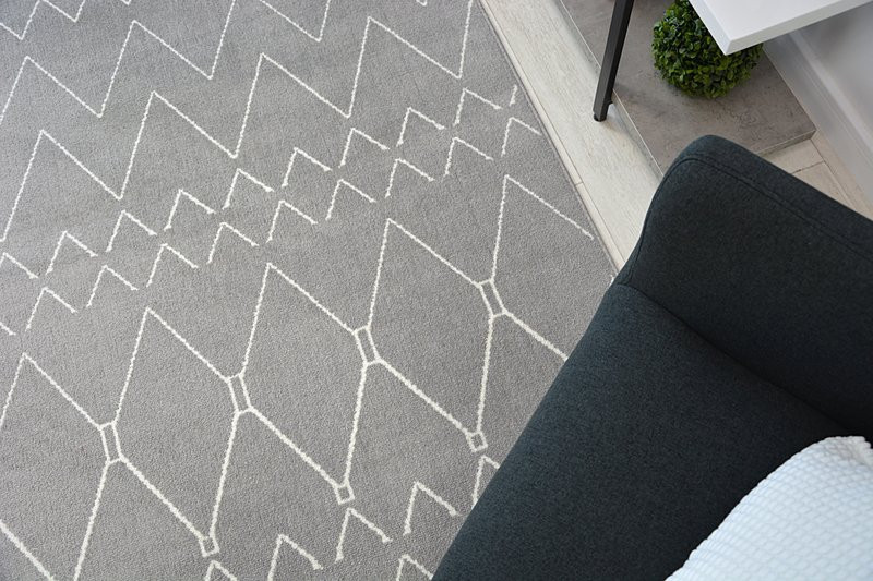 Koberec SENSE Micro 81249 ETNO Cik Cak stříbrný/bílý