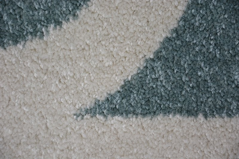 Koberec Sketch F730 tyrkysově / krémový trellis