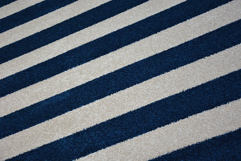 Koberec SKETCH F758 Modro / Bílý pásy