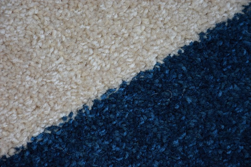 Koberec SKETCH F758 Modro / Bílý pásy