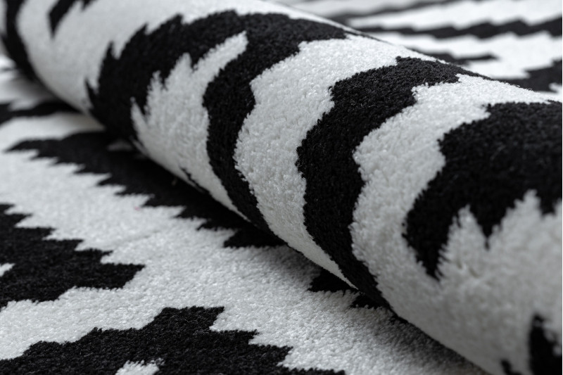 Koberec SKETCH - F998 krém / černý - Čtverce Ruta