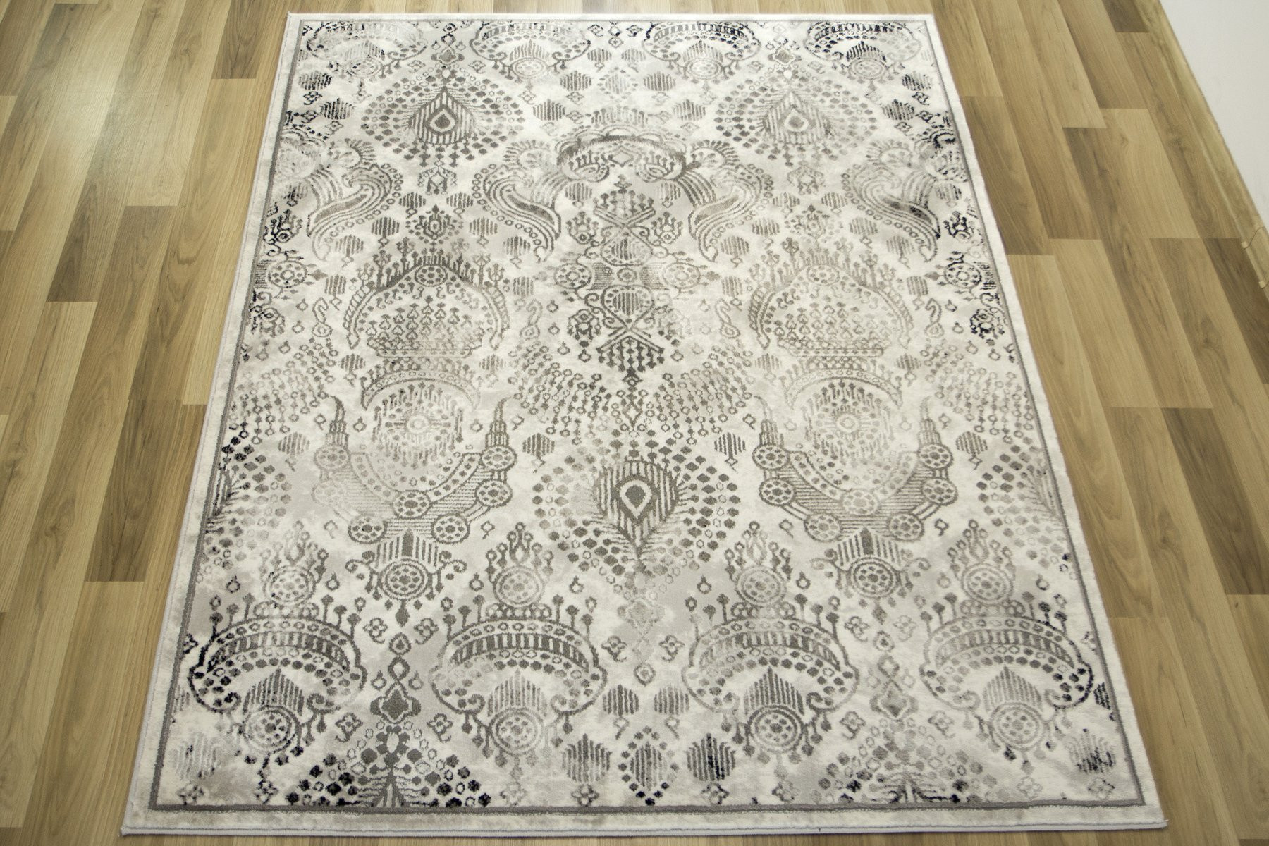 Koberec Versage 2301A Ornament černý / bílý