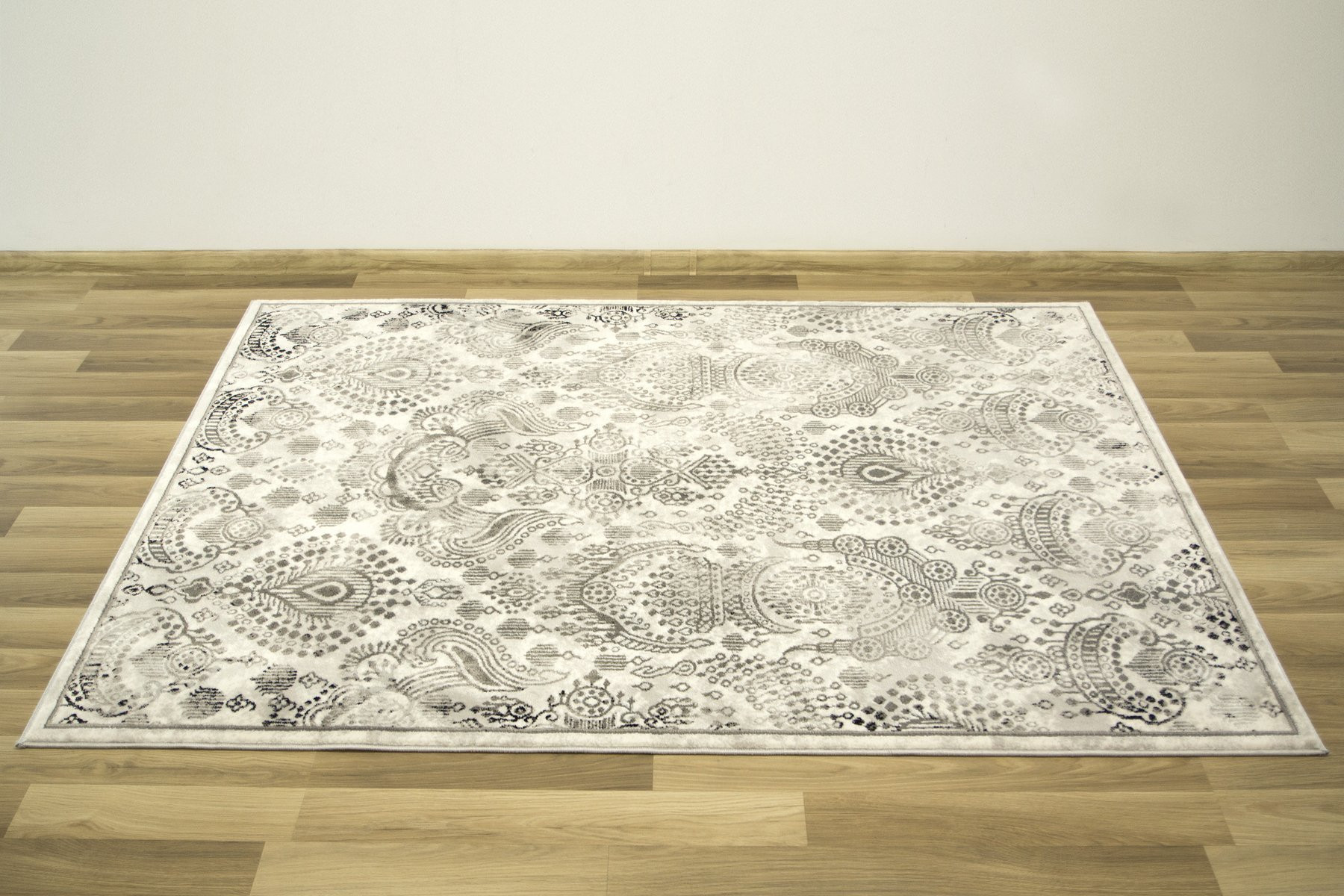 Koberec Versage 2301A Ornament černý / bílý