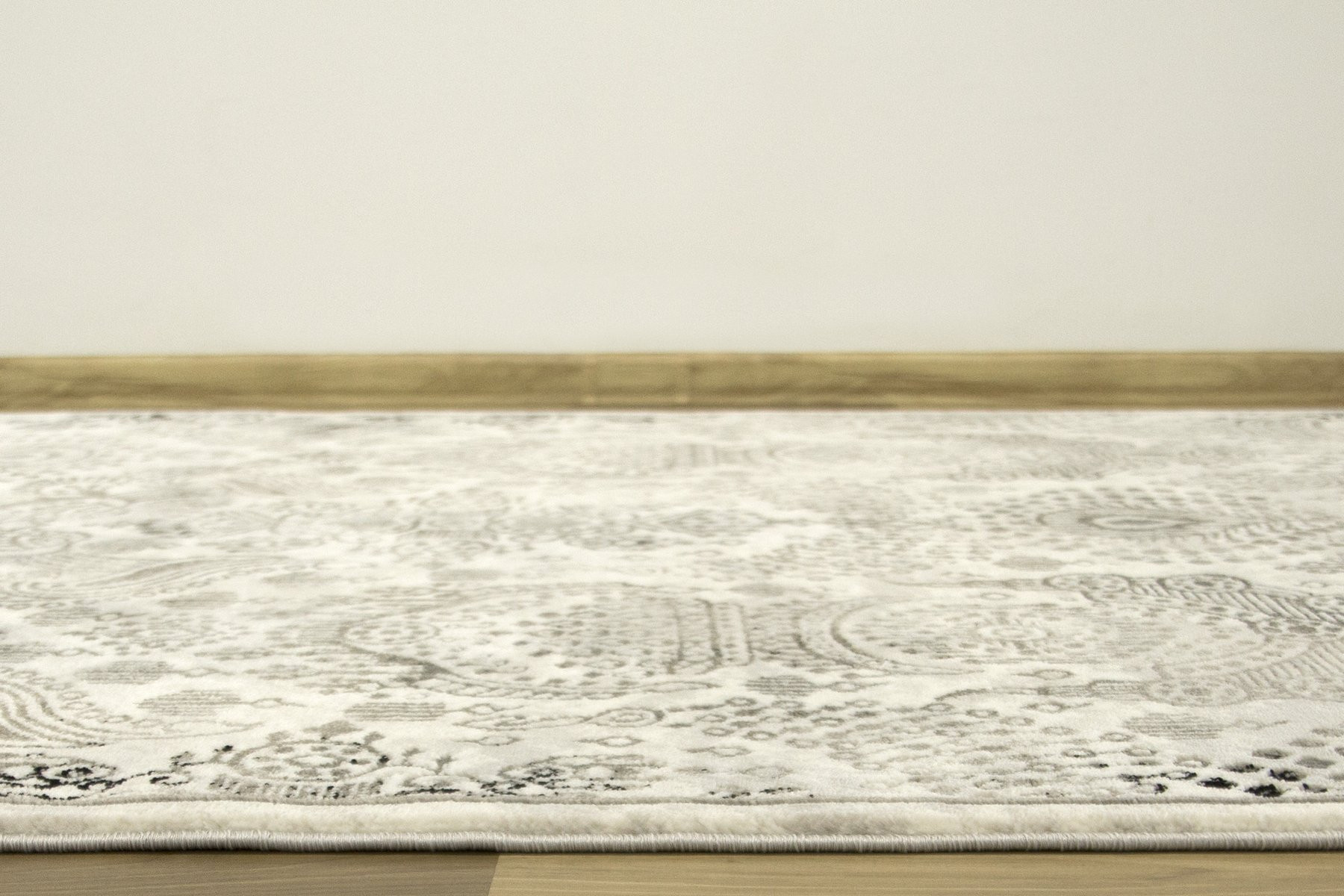 Koberec Versage 2301A Ornament černý / bílý