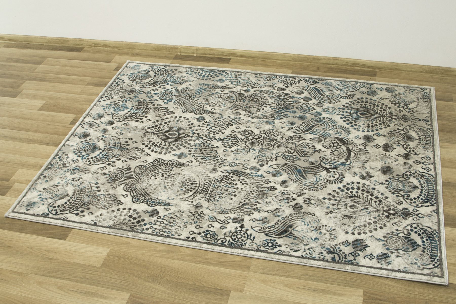 Koberec Versage 2301A Ornament šedý / bílý