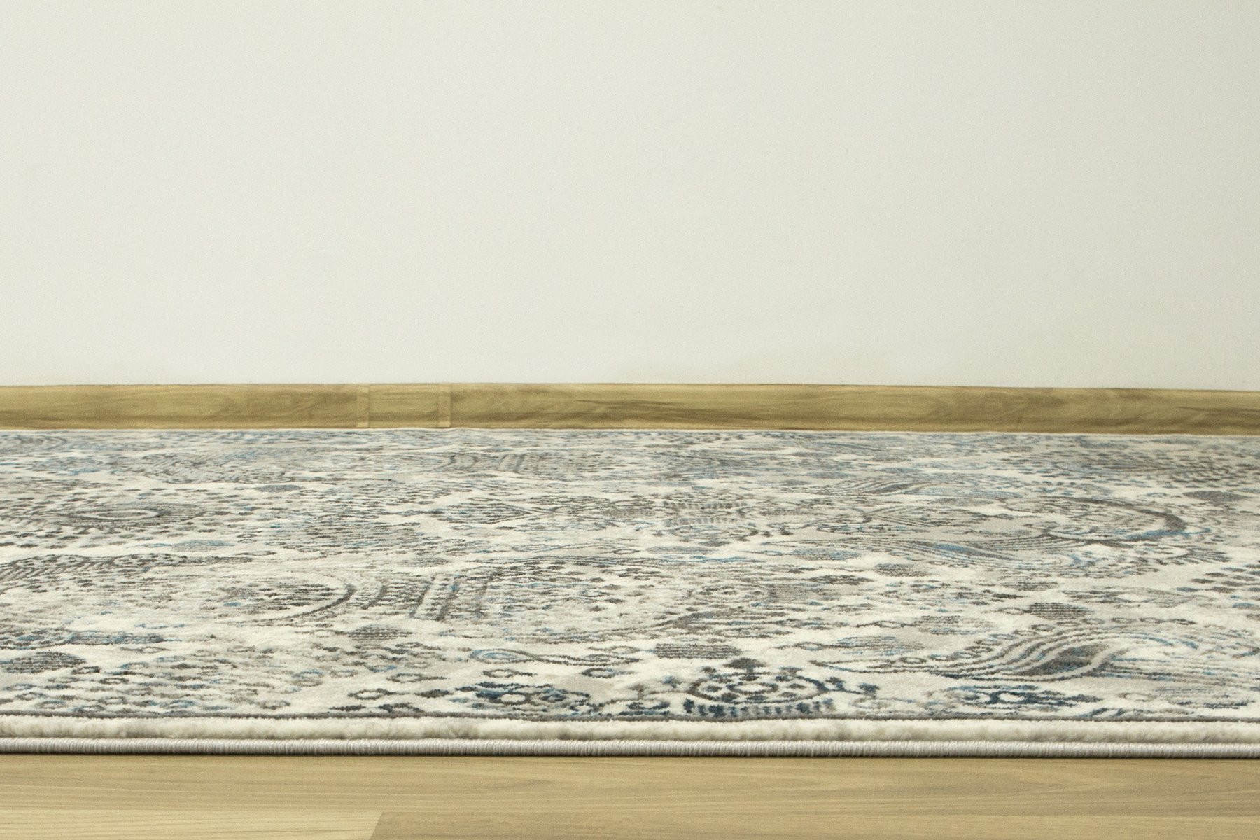 Koberec Versage 2301A Ornament šedý / bílý