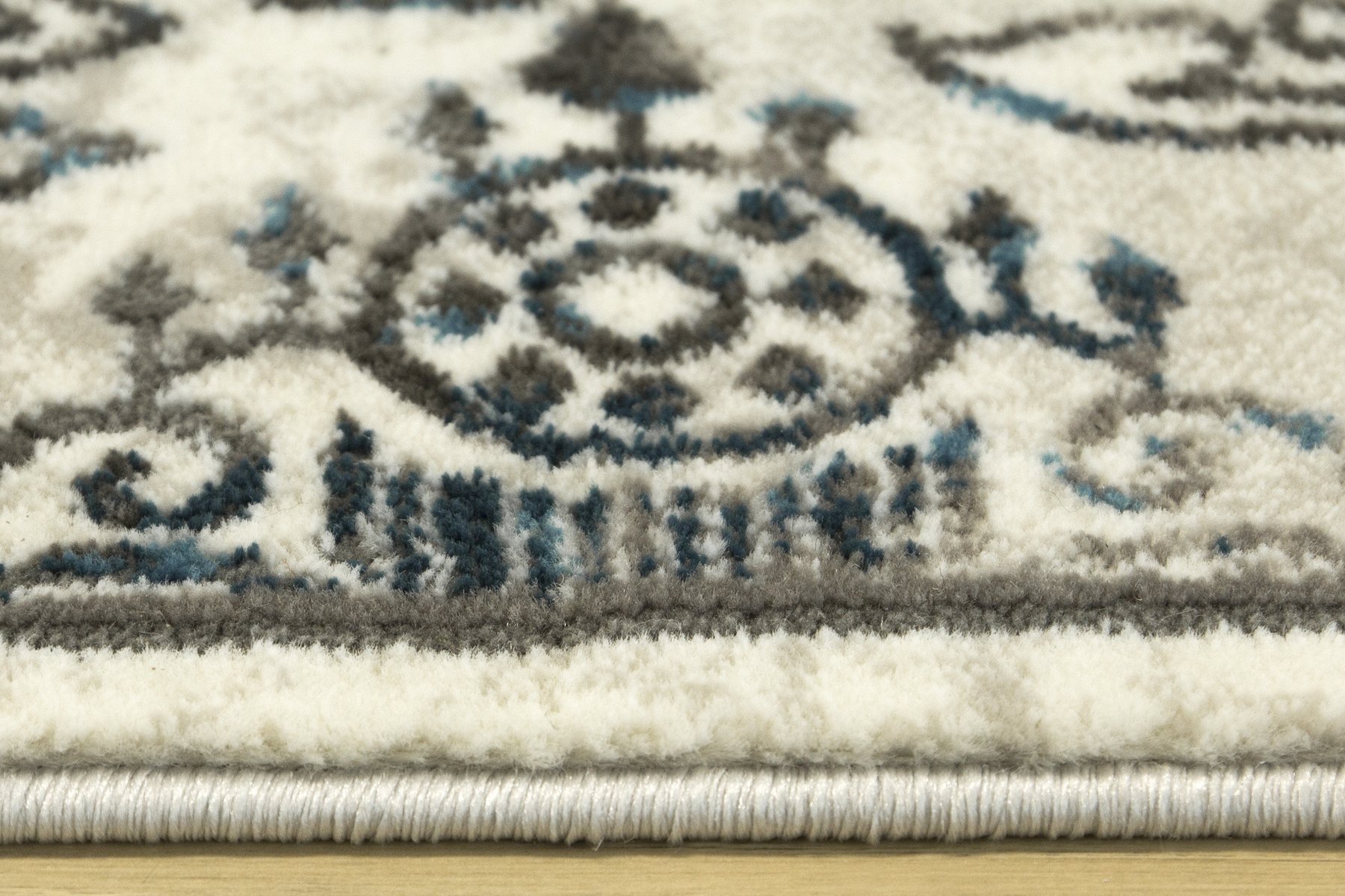 Koberec Versage 2301A Ornament šedý / bílý