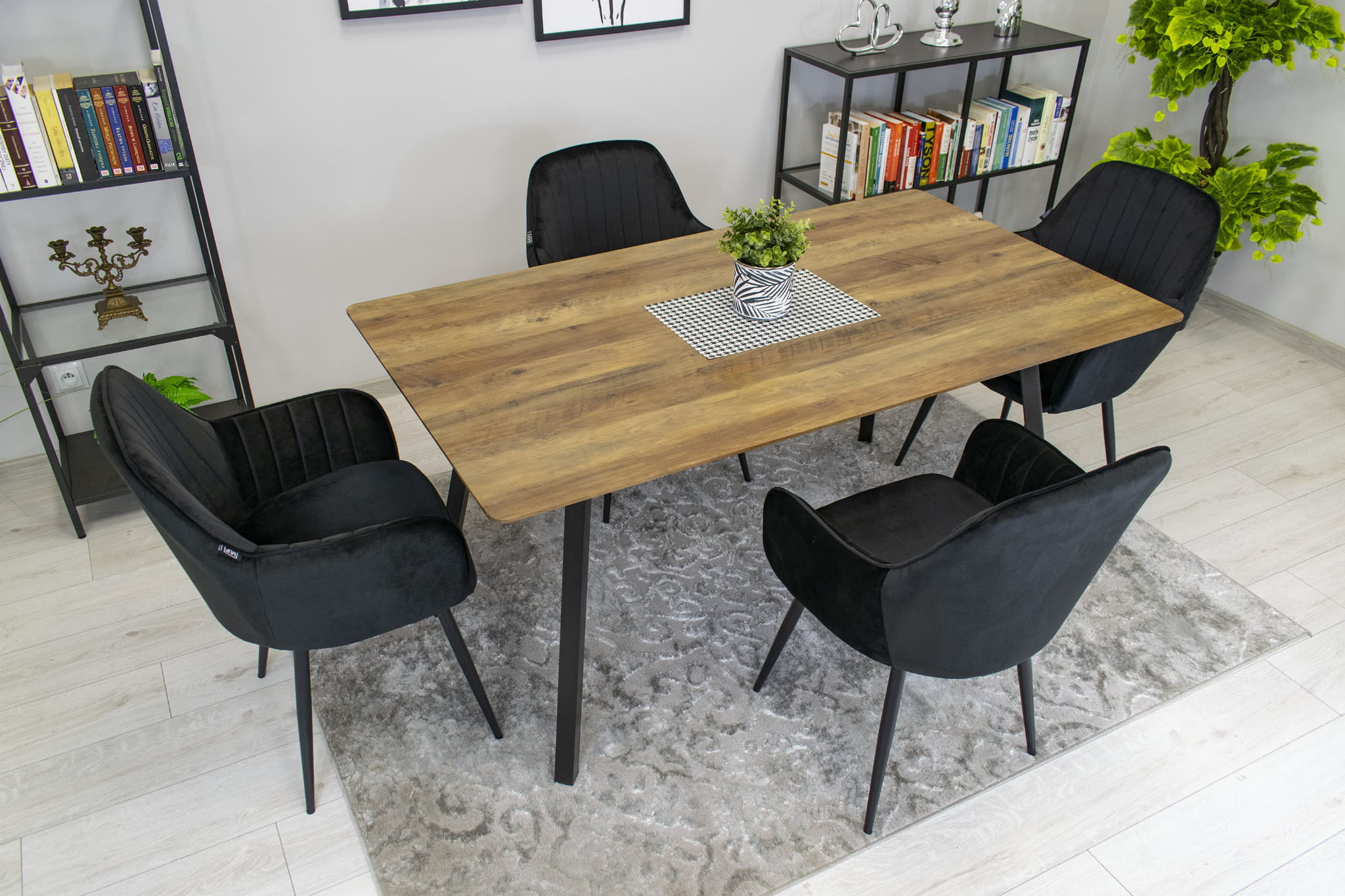 Jídelní židle LUGO černá (černé nohy)