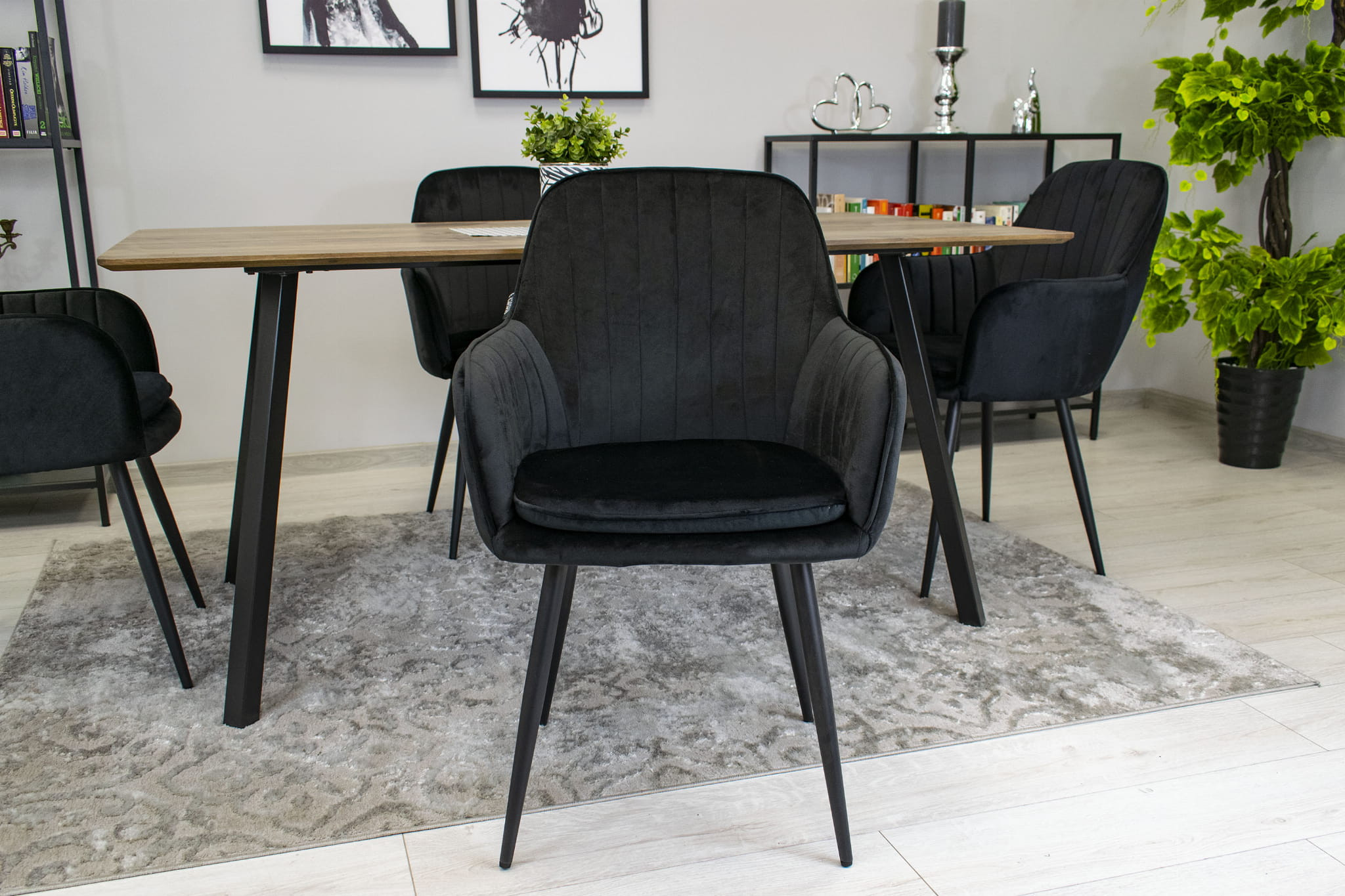 Jídelní židle LUGO černá (černé nohy)