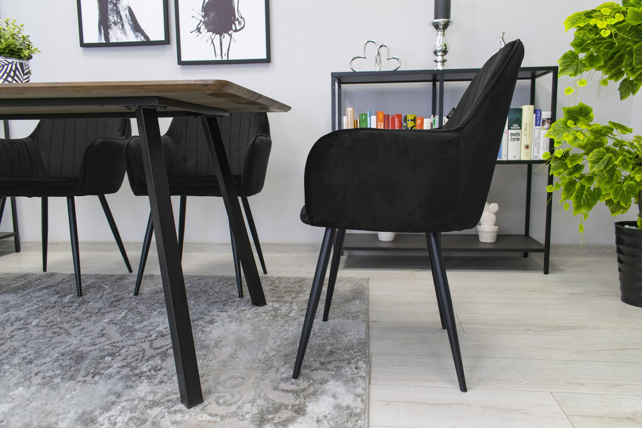 Jídelní židle LUGO černá (černé nohy)