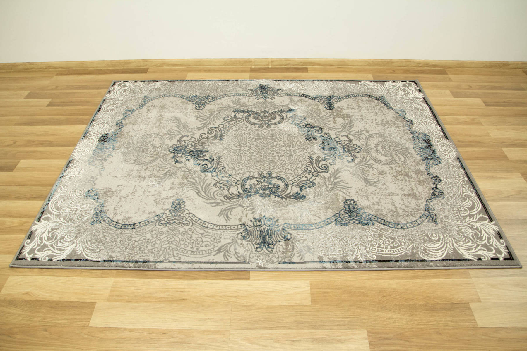 Koberec Allora Plus 9435A Ornament sivý / modrý